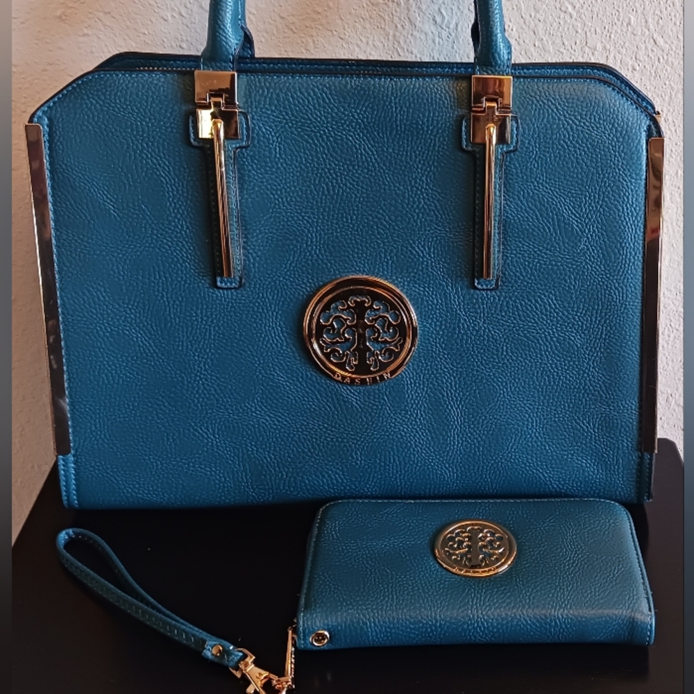 New Dasein Women's Handbag With Wallet Medium Blue With Gold Metal NWOT